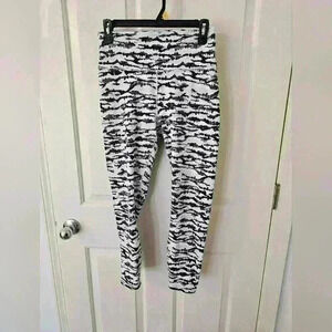 Fabletics High Waisted Pocket Legging - Size M